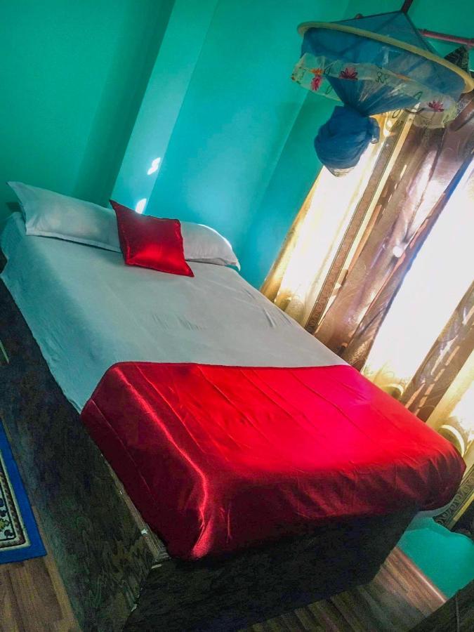 Tiger Corner Inn Homestay Sauraha Luaran gambar